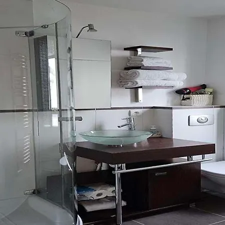 Apolonia Montmartre, Sure Collection By Bw *