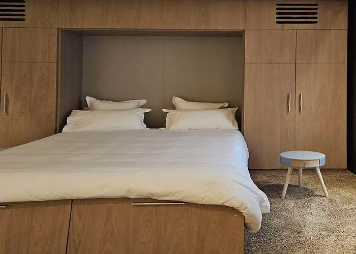 Apolonia Montmartre, Sure Collection By Bw *
